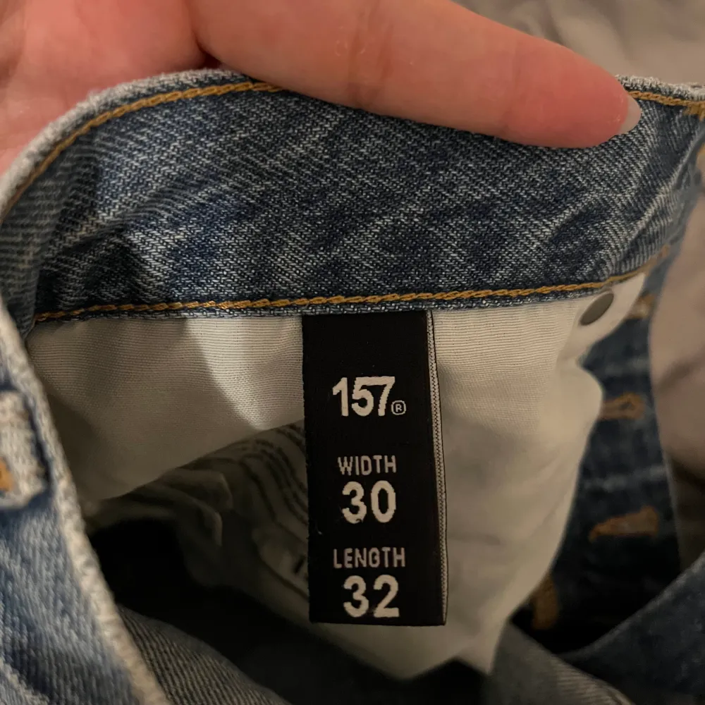 Mid jeans från lager 157s herr avdelning. Säljer för att de är lite små för mig🤩. Farkut & Housut.