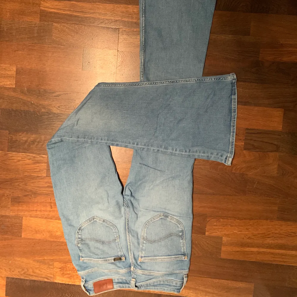 Blå lee jeans i storlek W25 L31. Modellen heter Breese. Var ett av min favorit par jeans. Bra i skick. . Jeans & Byxor.