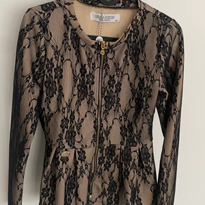 Kofta  - Oanvänt kofta 🤷‍♀️ Vad  kallar man det?😁 Men iallafall materialet är väldigt Mjukt och passar bra med människor som Älskar att inspirera andra , som vill skinas blanda alla med maxad outfit 💐