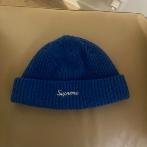 Supreme mössa - Supreme mössa i bra skick