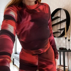 Oh Polly set  - Oh Polly set, mesh topp och mesh byxor. Toppen säljer jag för 200kr och byxorna 250kr men om ni vill köpa hela settet för 400kr. Toppen är i storlek UK 8 och byxorna UK 10! Köparen står för frakt 