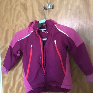 Jacka  - It’s a very nice jacket. 