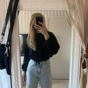 Svart sweetshirt  - Svart sweetshirt från primark, använt fåtal gånger💕