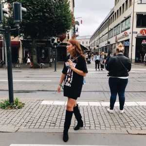 T-shirt med tryck - Oversize T-shirt från beyond retro. Tjockt material.