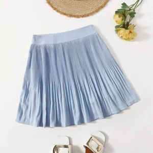 Kjol - Blå kjol i storlek s, aldrig använd 