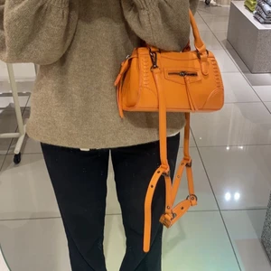 Väska - Ny väska, säljer för används ej mycket! Helt slutsåld