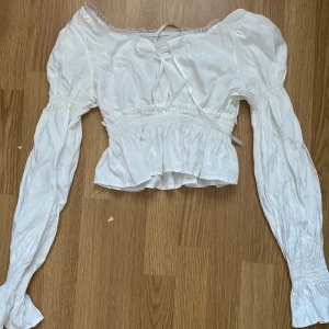 vit blus  - Nästan aldrig använd storlek s