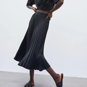 Plisserad kjol - Helt ny & oanvänd från h&m