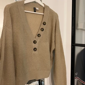 Kofta - Supermysigt kofta från HM. Knappt använd i fint skick.