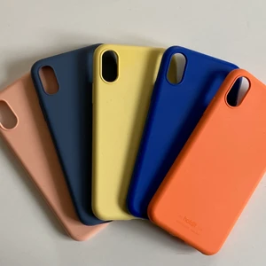 Holdit Skal IPhone X - Skal från Holdit.  Lite skav på det gula o blå. 