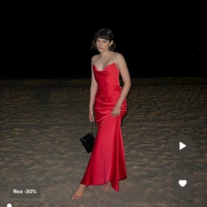 Balklänning från NA-KD - Bara provad så skicket är jättebra, skriv för fler bilder eller information!🤎