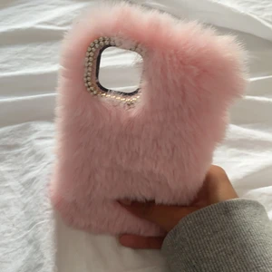 fluffy skal - för iphone 11så mysigt fint oavnändt