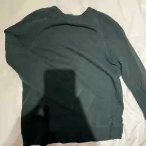 Mörkgrön sweatshirt, frakt 49 kr
