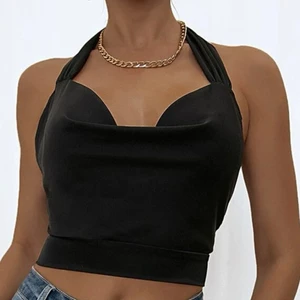 Svart topp  - • Ursnygg Topp i färgen svart •Helt ny endast testad  • storlek M men passar allt under också 