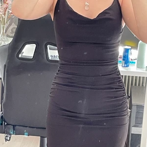 Svart klänning - Klänning från SHEIN 