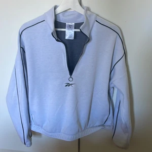 Reebok tröja  - Säljer denna tröja då den sällan kommer t användning