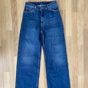 Monki jeans - Zami classic blue jeans  Storlek 26