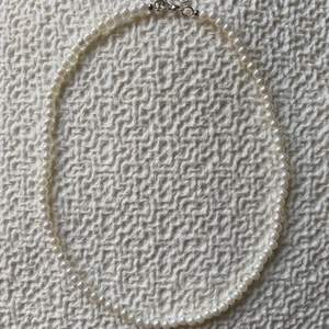 Säljer detta jättefina handgjorda halsband med pärlor 40kr+frakt  TRYCK EJ PÅ KÖP NU 