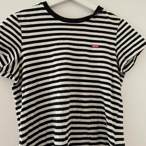 levis tshirt  - tre märkes t shirtar storlek s i alla 