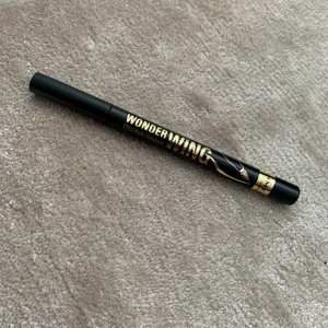 Svart eyeliner  - Säljer en oanvändbar eyeliner ä