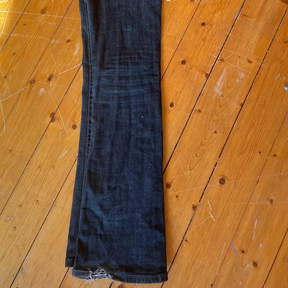 Jättefina lågmidjade bootcut true religon jeans som inte kommer till användning!!💕  Midja: 38cm Innerben: 80cm. Jeans & Byxor.