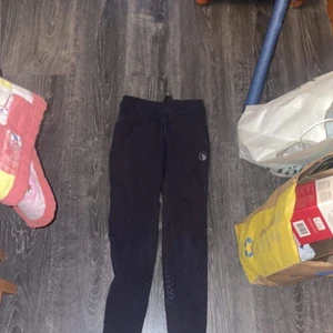 Horze  - Jag säljer mina Horze ridlegings i storlek 160 och är använd Max 5 gånger 