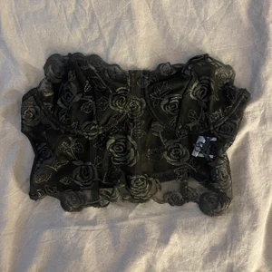 Korsett liknande topp - Sjukt snygg topp som tyvärr inte passade mig:( helt oanvänd 