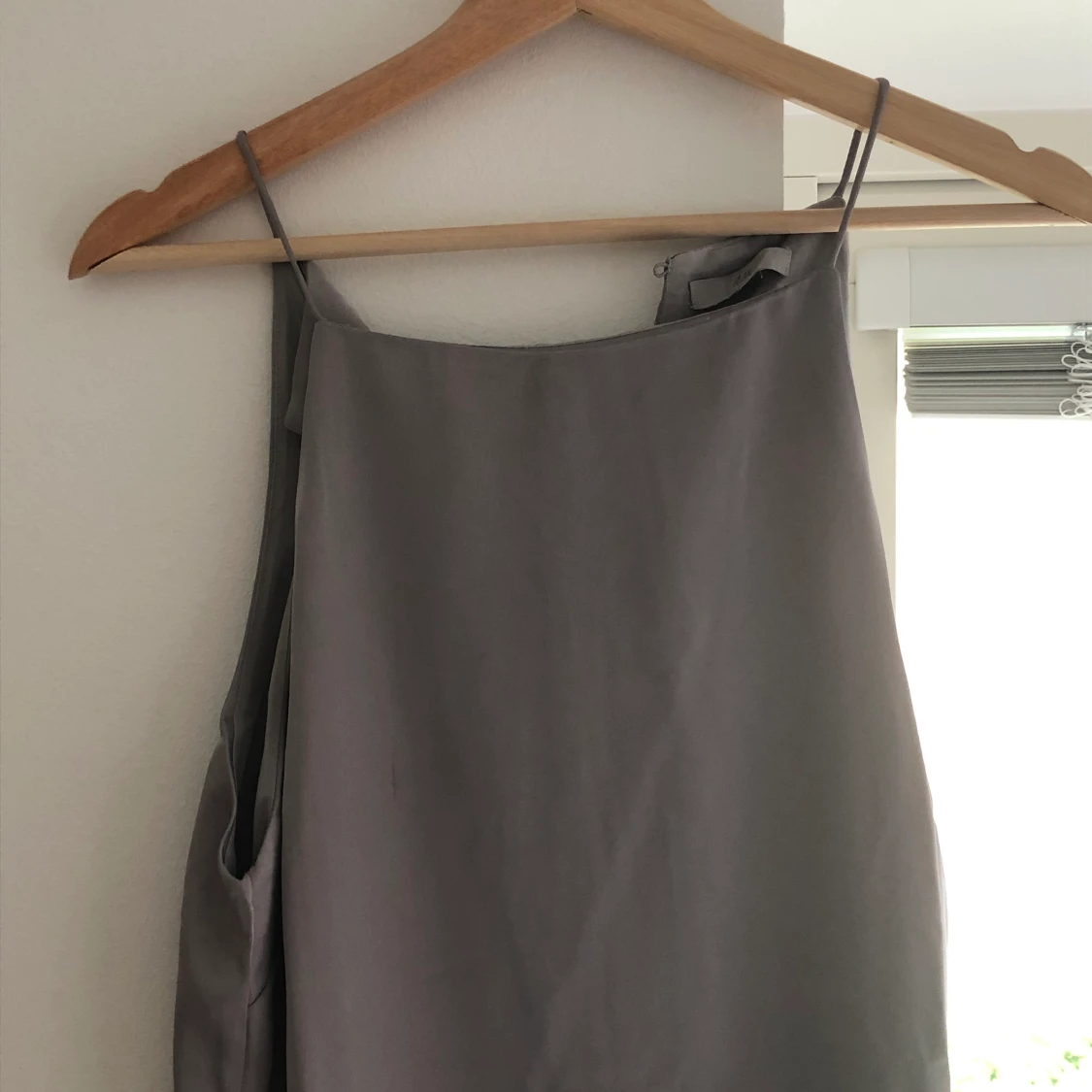 Jättefin satin klänning🤍🤍