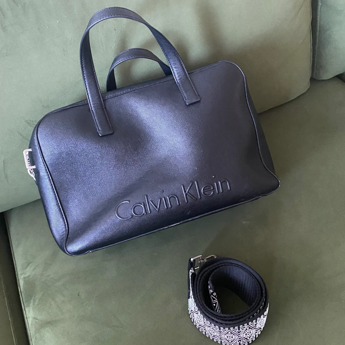 Calvin Klein väska i skinn  - 90