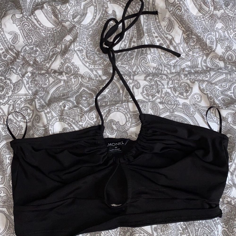 En söt topp från monki, aldrig använt💞. Toppar.