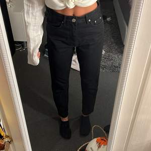 Svarta jeans från gina💛