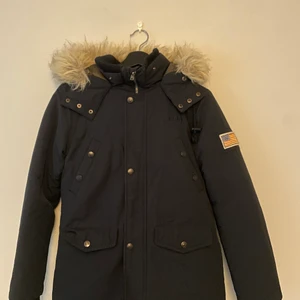 Svea vinterjacka stl S - Varm vinterjacka från Svea, storlek S. Inte äkta pälskrage :-) 
