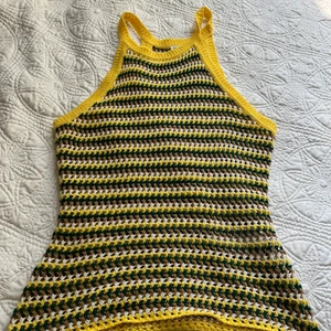 Virkad sommartopp 🐝 - Supersöt sommartopp från Noisy May! Oanvänd då den inte sitter snyggt på mig.