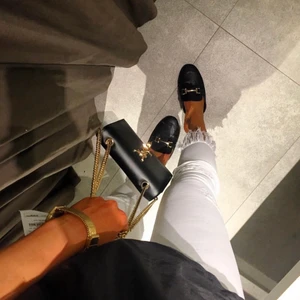 Zara jeans i storlek 38 - Små i storleken. Endast testade!