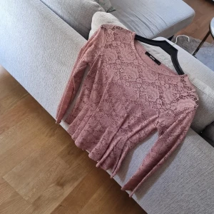 Tröja BikBok - Blus från BIKBOK, använd edanst 1-2 tillfällen. 