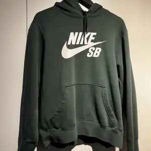 Nike av hoodie S  Cond 7/10 Köparen står för frakt 