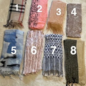 Välj en eller fler Sjalar - Alla är helt nya och har aldrig användes/ användes ett få tal gånger. 50kr styck, 300kr  för alla Sjalar. 