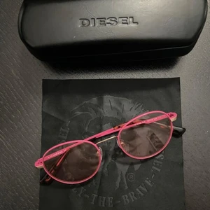 Diesel Solglasögon rosa  - Transparent glas, oanvända. 