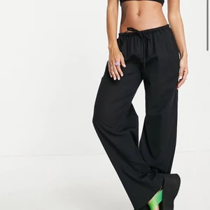 linnebyxor  - säljer dessa utsålda linnebyxor från asos då de tyvärr var försmå för mig därav aldrig använda.