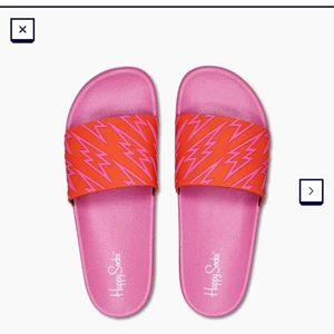 Sliders japp socks  - Sliders från japp socks kostar 349 nya men säljer för 100. Vid snabb affär kan priset sänkas. Helt nya aldrig andvända i strl 36. 