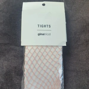 Fishnet thights helt nya - Storlek XS-S i färgen pale mauve, köpt från Gina för längesedan. 