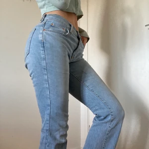 Bootcut jeans low rise waist, Gina tricot - Sköna jeans från Gina. Stl 36. Jag är 165 cm lång och de är perfekta i längden.   
