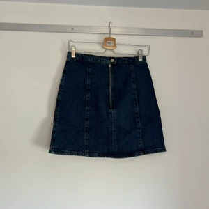 Jeanskjol - aldrig använd - Jeanskjol från ASOS, aldrig använd. 