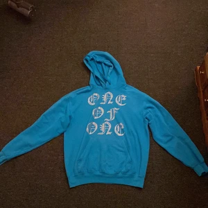 One of one hoodie  - Aldrig använd, Köpt i Visby 