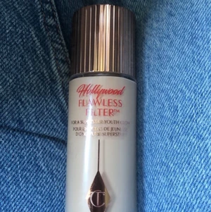 Charlotte tilbury  - Jag säljer den populära Charlotte tilbury hollywood flawless filter då den inte passar min hudtyp. Jag har ändast använt den två gånger då jag testade den   Nypris 490 säljer för 200+frakt.  Färg 1 fair