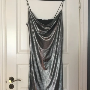 Silvrig Klänning - Klänning till fest! 