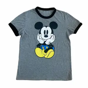 Mickey Mouse Classic T-Shirt Dam 🤍🖤 Pris: •99kr Stl: S/M Bredd 40cm Längd 57cm Kontakta mig för mer info 😃