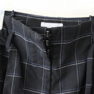 Rutiga vida byxor  - Vid byxor med rutigt mönster. Knappt använda och säljer dom därför 🌞 