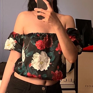 Bil bok - 💜 Fin tops,aldrig använd 💜Storleken är S tror passar även M 💜Hör gärna av dig om du vill se fler bilder. 