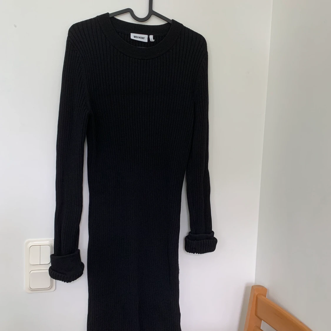 Svart stickad klänning  - 90